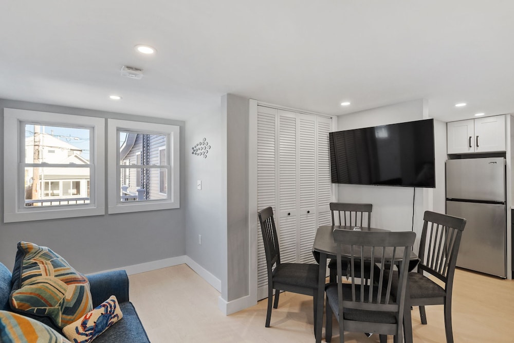Modern Condo Perfect For Winter Rental