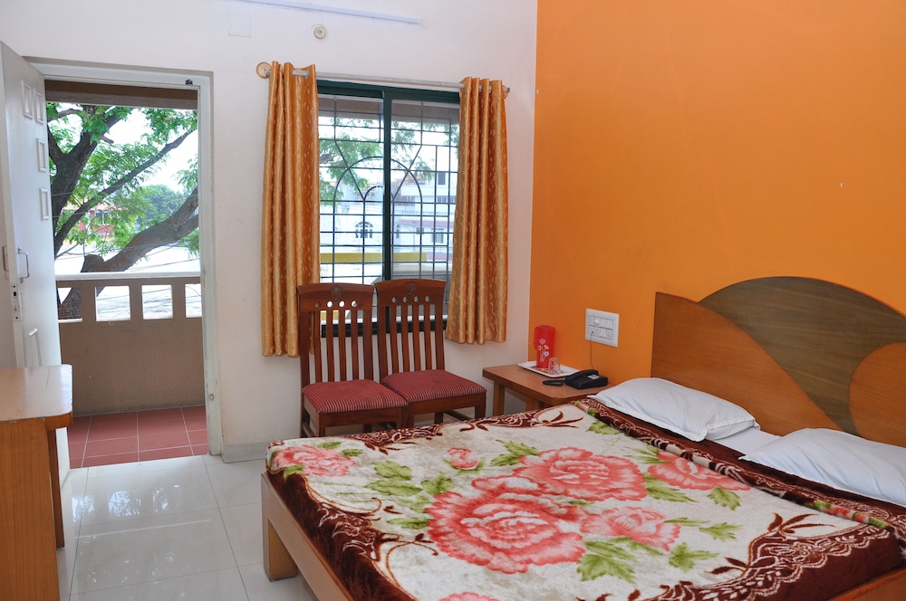 Sri Vinayaka Lodge