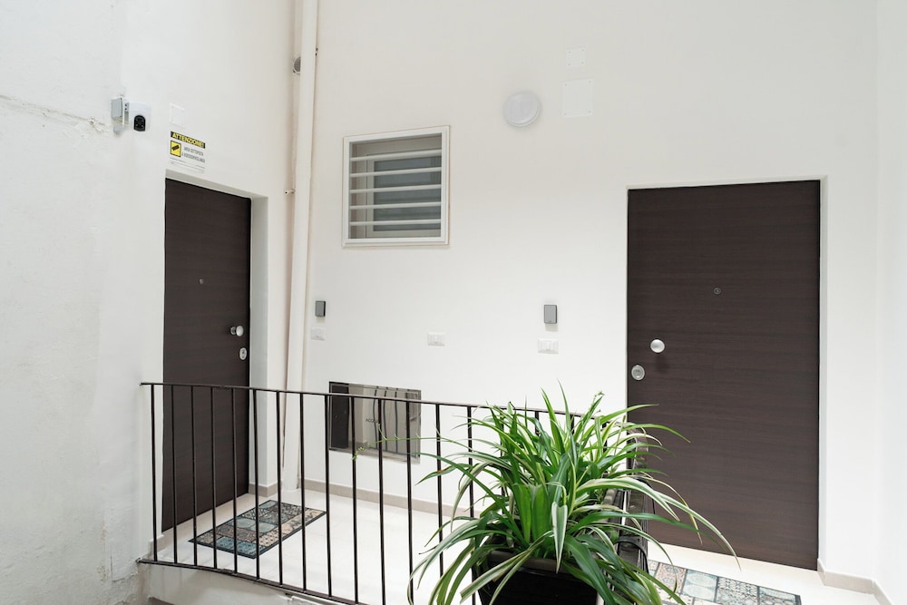 Nicolaus 204 - Brown & Grey Rooms by Wonderful Italy