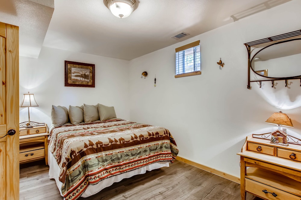 Estes Park Condos - Property Image 32