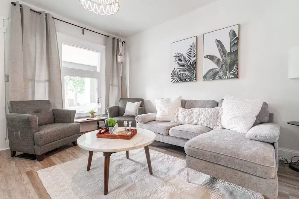 Cozy 3BR Home in Bates-Hendricks