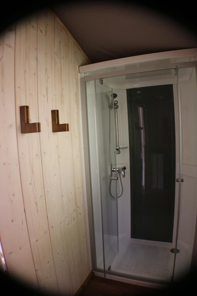 Photo 33