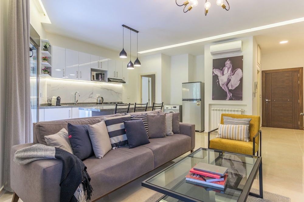 Orano -Chic 2-Bedroom Apt in Bsalim