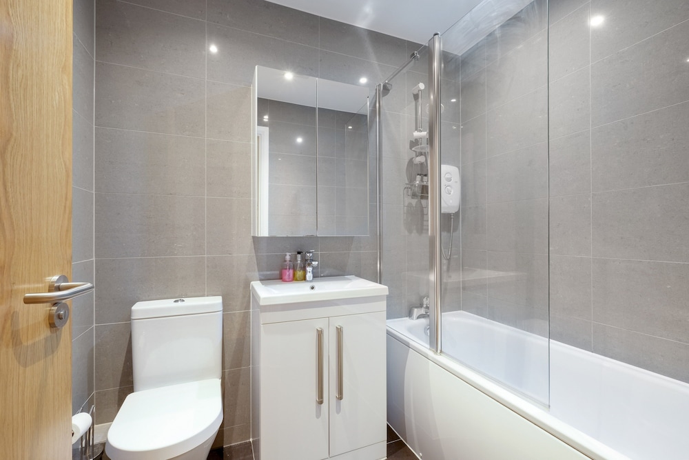 Heathrow Living Serviced Apartments by Ferndale