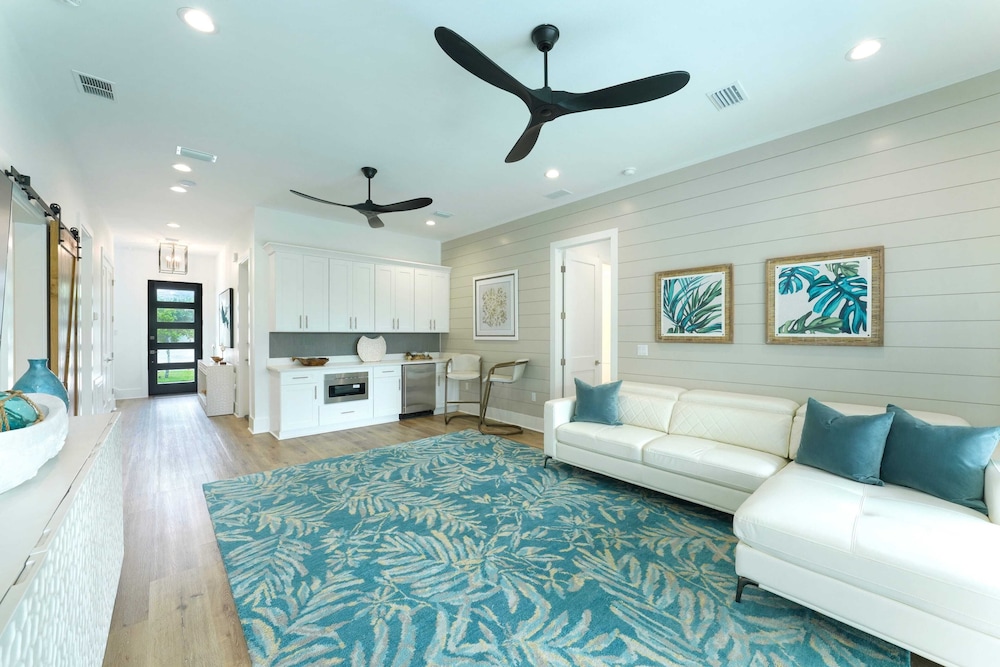 30A Serenity Skies by Avantstay Sleeps 19 Pool + Golf Cart