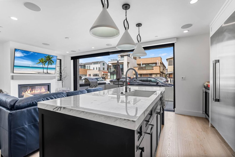 3BR w Hot Tub 3 Homes in From Sand Ocean Views