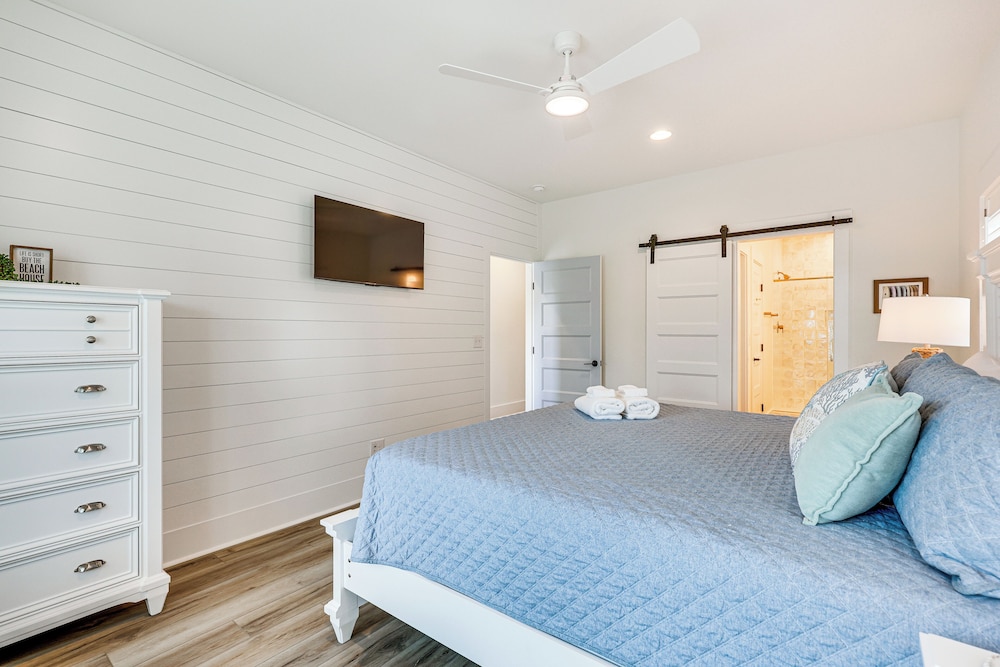 Walk to the Waves: Coastal Kure Beach Retreat