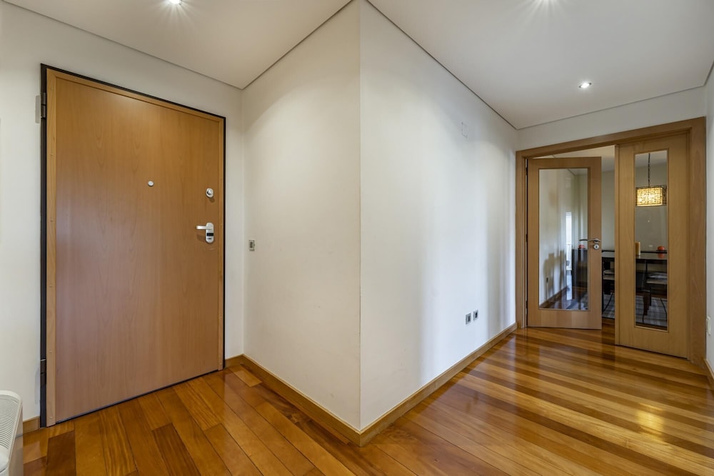 Nomad s Gaia 1bed With Garage view 2