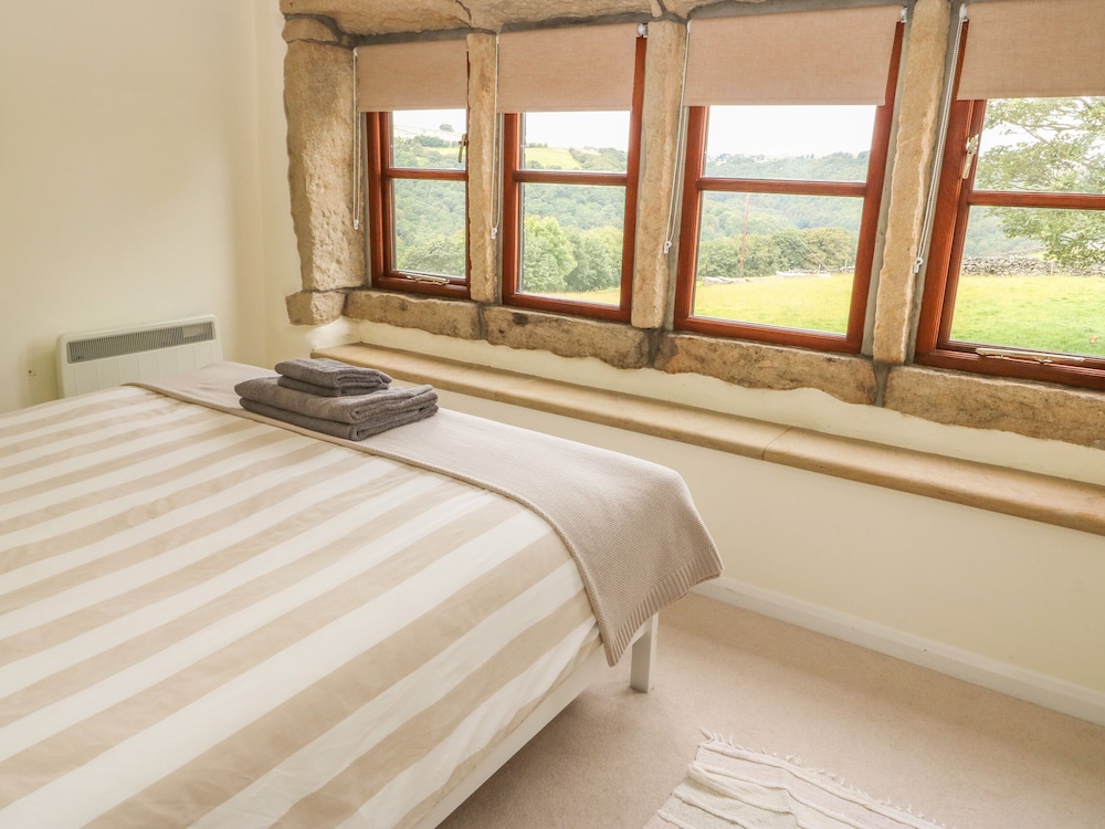 1 Horsehold Cottage view 3