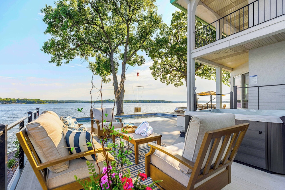 Panoramic Paradise - Lakefront Home for 15