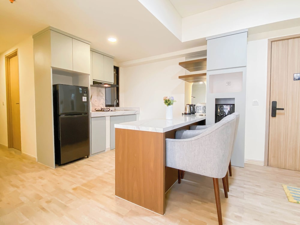 Modern Look And Restful 3Br At Meikarta Apartment