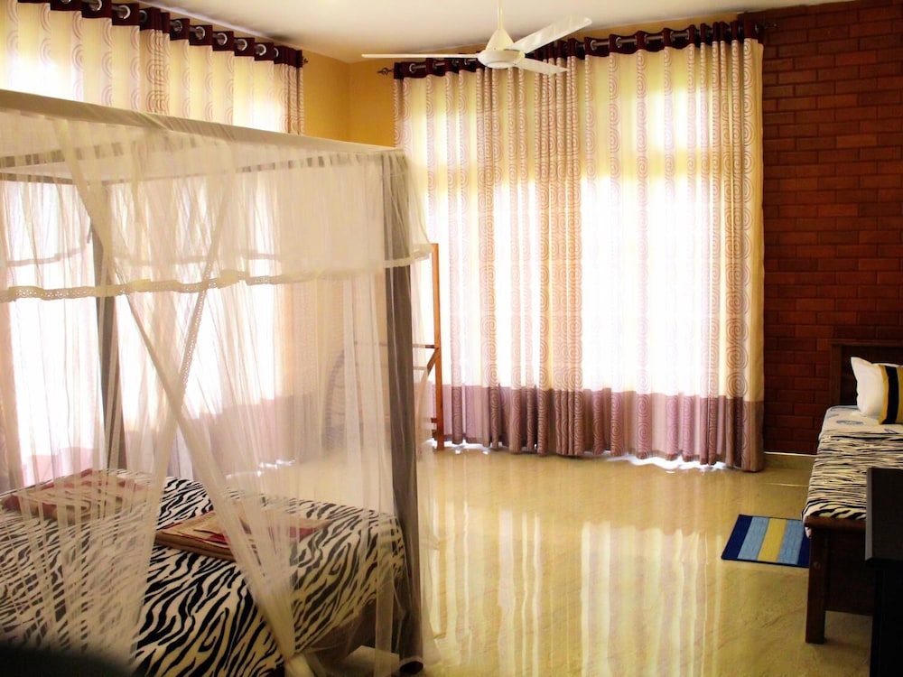 Lizzie Villa Guest House