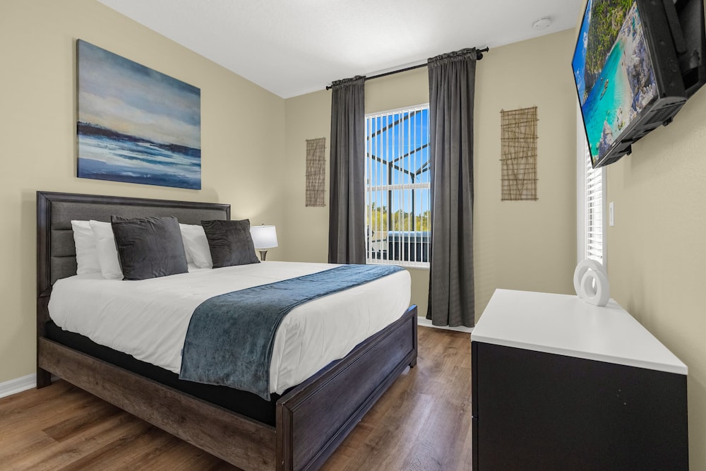 Upstay: Crystal Cove Resort Villa w/ Pool & Games