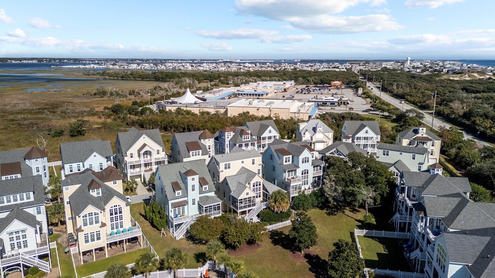 Posh Pelican 5 Bedroom Home view 5