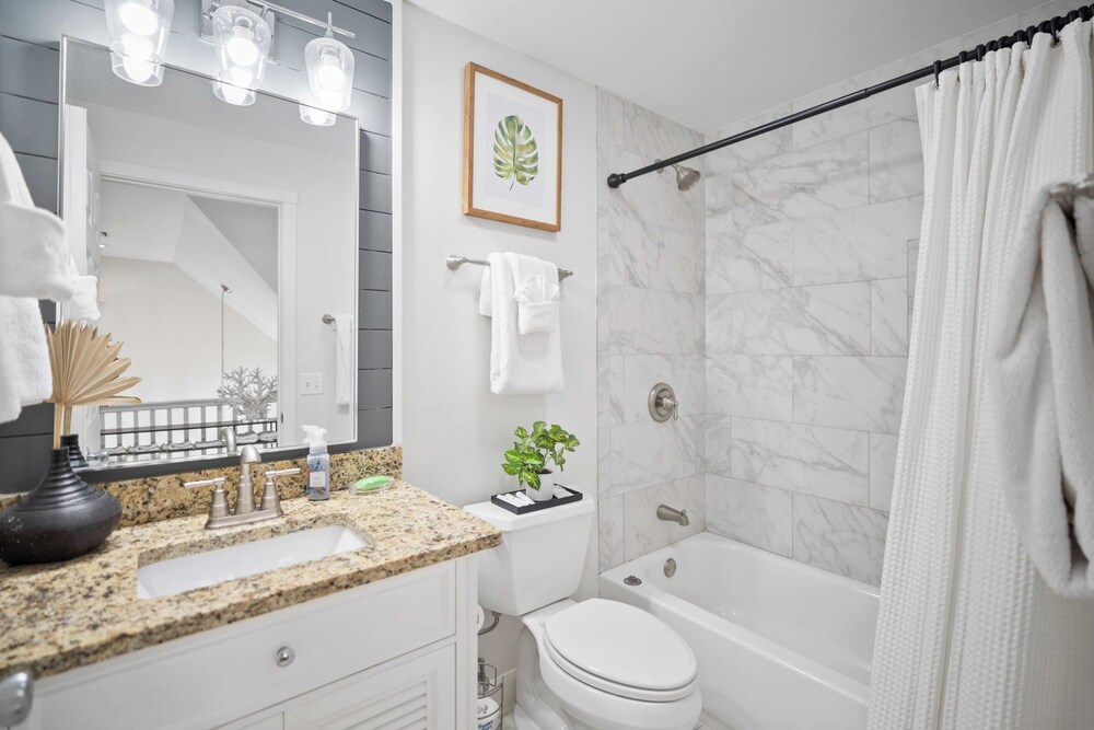 Newly Renovated! 2-min Walk to the Beach The Coastal Cottage by Avantstay