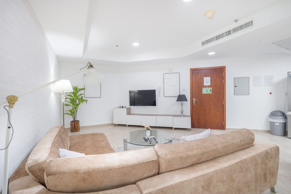 Spacious Serene 2 Bedroom in JLT for 4
