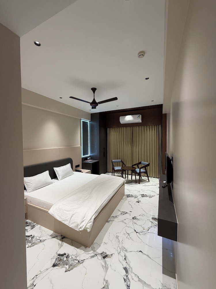 Bharat Inn Hotel And Restaurant
