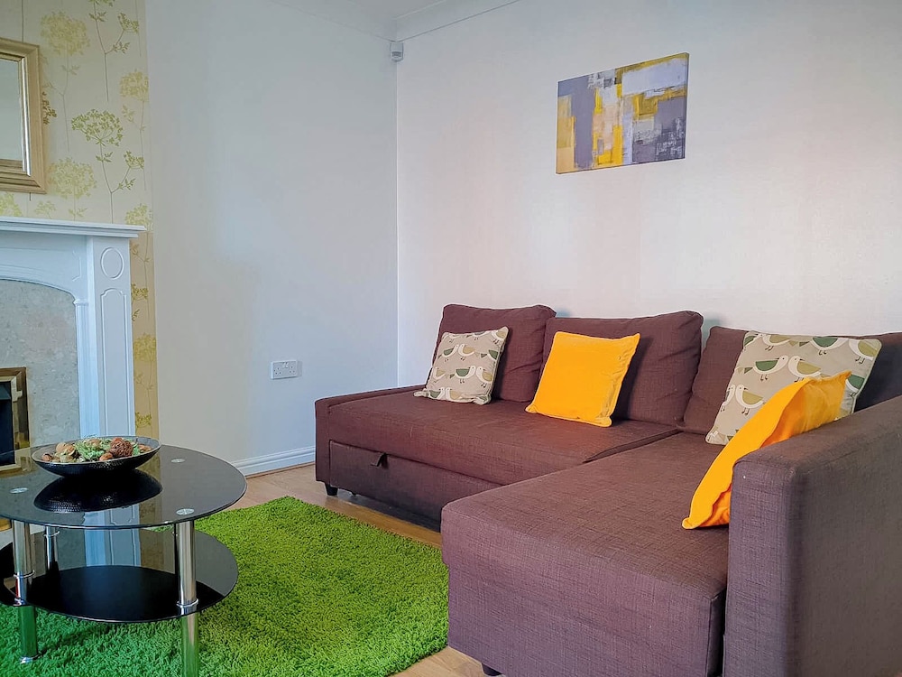 Airport Lounge - 3Bed 6 Persons view 2