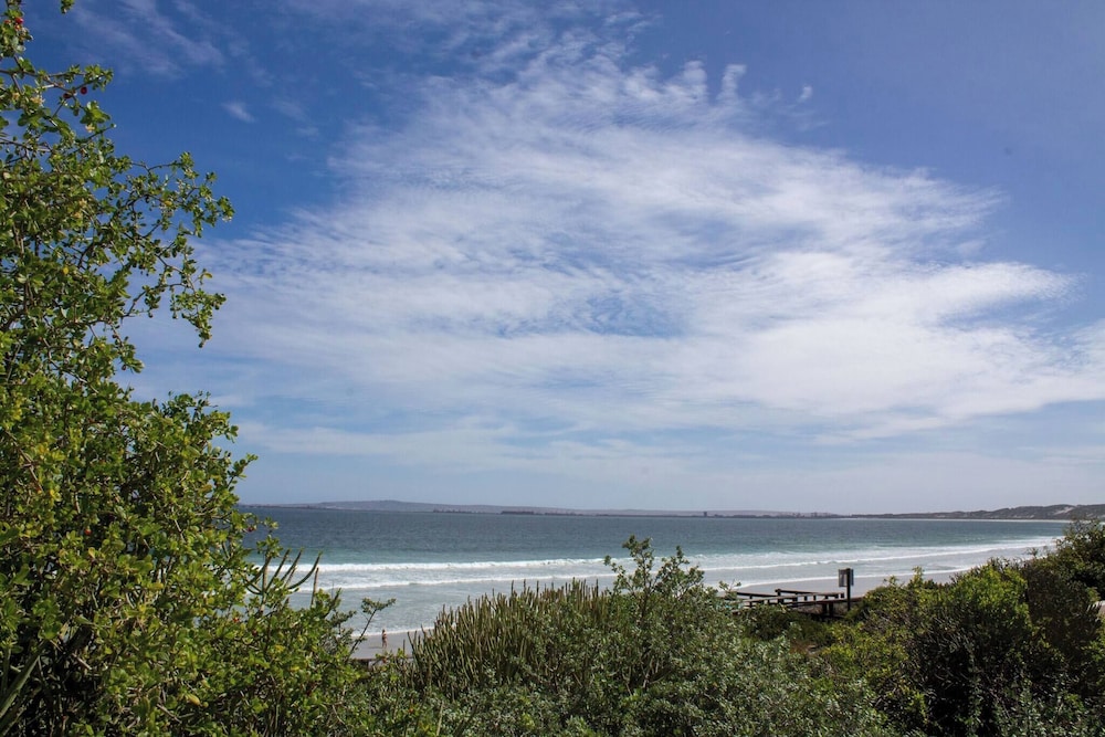 Paradys Oceanfront Submarine-style Holiday Home in Langebaan