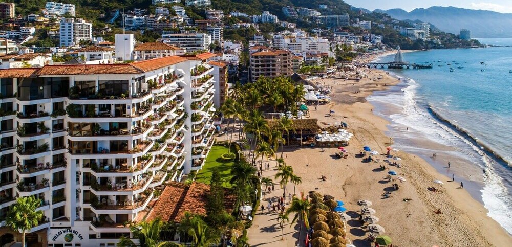 Ocean View 3Br Condo-balcony-beach-pool - 812