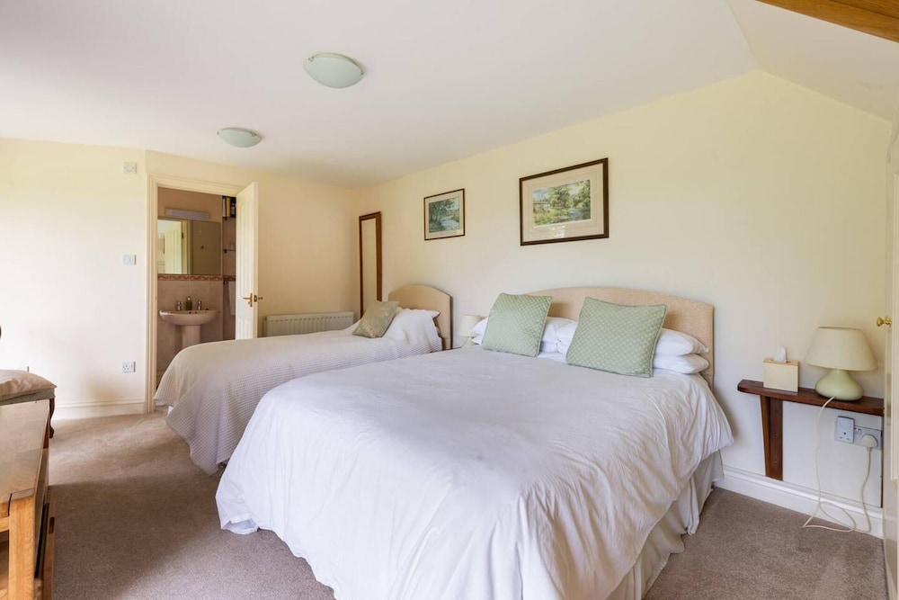 Dove Lodge in Painswick view 4