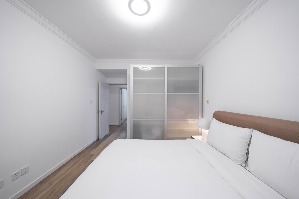 Tyms Elegant 4BR 2BA APT Changning