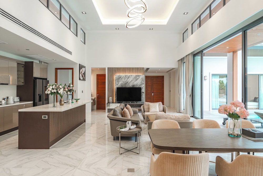 3BR Villa Pool Near Top Beaches V229