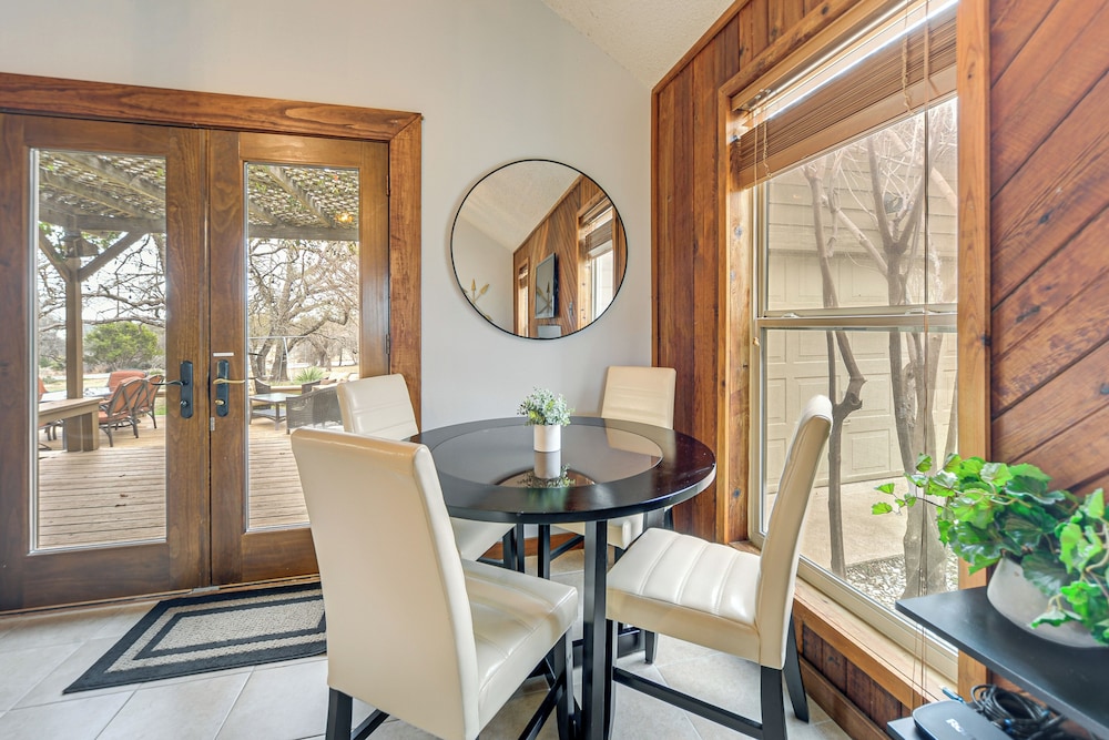 Serene Family Cottage w/ Deck & BBQ