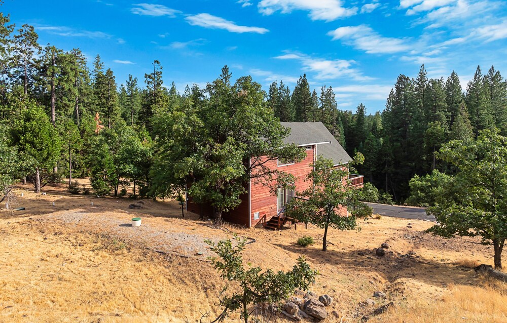 Prasad Retreat - Sunny Home W/ Deck & Air Hockey 3 Bedroom Home by Bear Valley Vacation Rentals