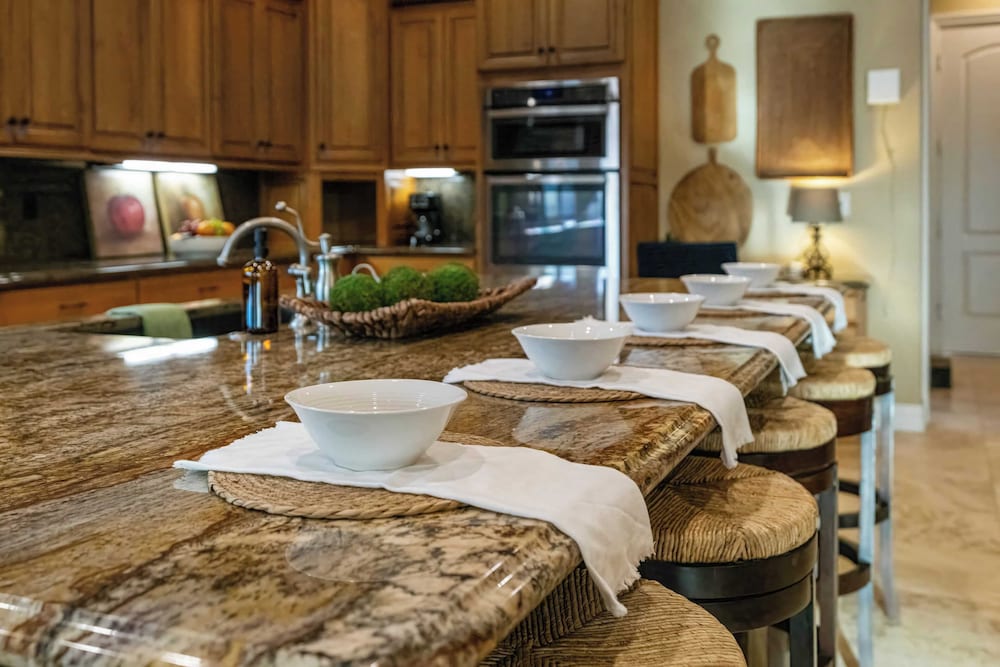 Hilltop Estate w/ Pool, Hot Tub, Fire Pit, Views Cleveland Vista by Avantstay
