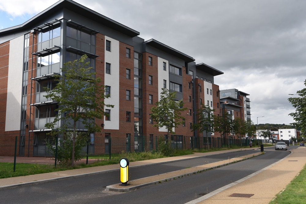 High Wycombe Vacations - Hughenden Garden Luxury Apartment - Property Image 1