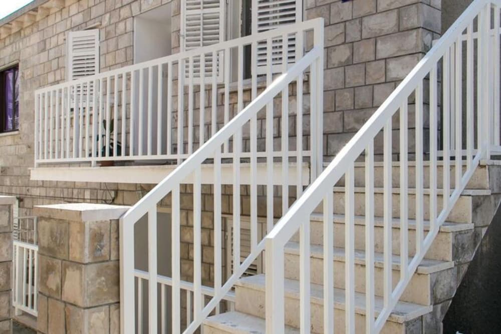 Apartment Angelina - Three Bedroom Apartment With Balcony and Sea View