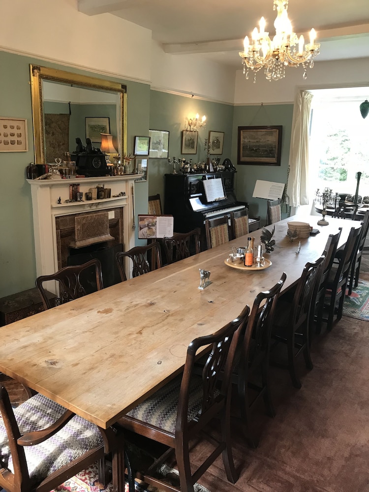 Lower Buckton Country House - Sleeps 12