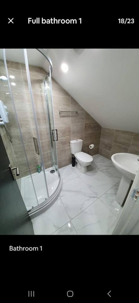3 Bedrooms Apartments Near Town Center