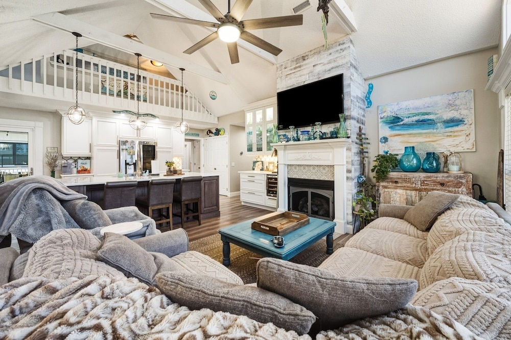 Santorelli's Seaside Serenety 4 Bedroom Home