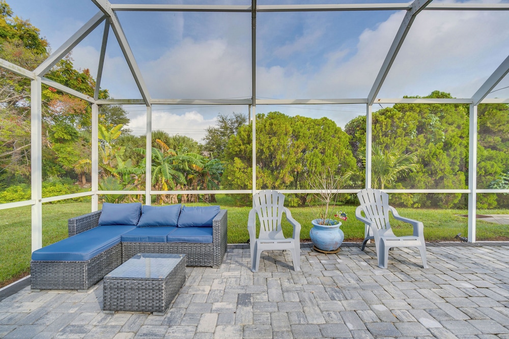 Sarasota Home w/ Pool: 4 Mi to Siesta Key Beach!