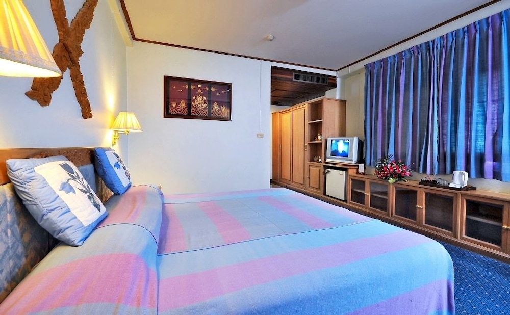Mae Yom Palace Hotel
