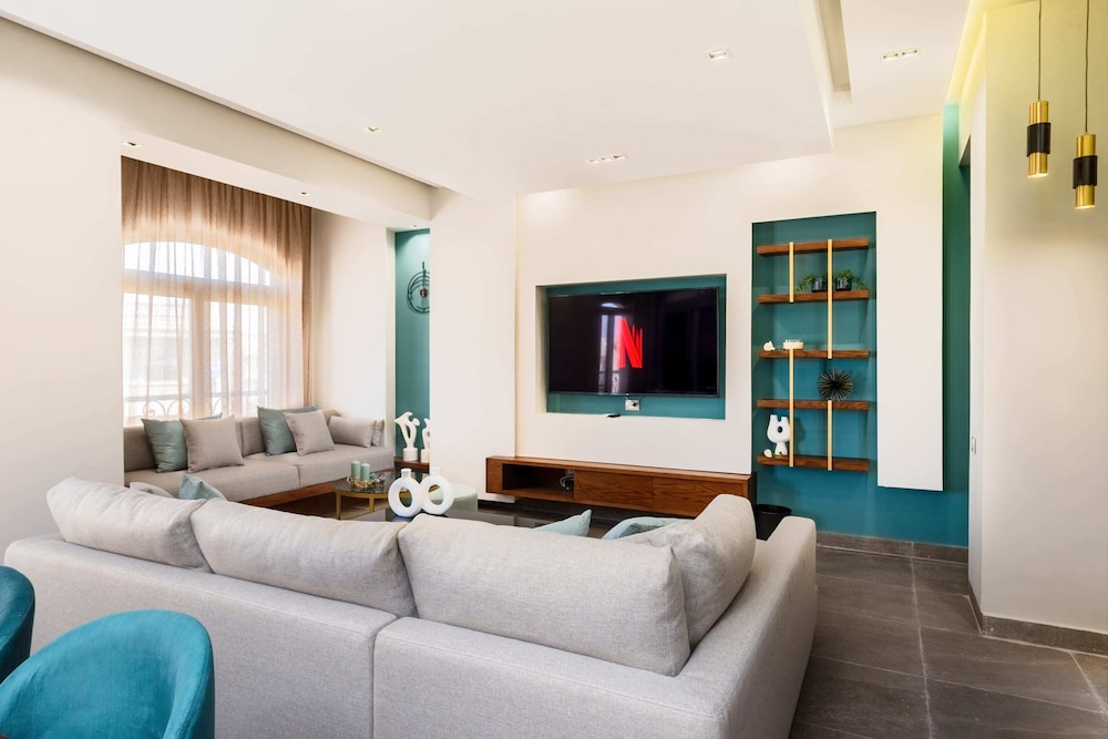 Xuru Stays I The Sleek & Ritzy 2 BDR 15 min From CAI Airpt
