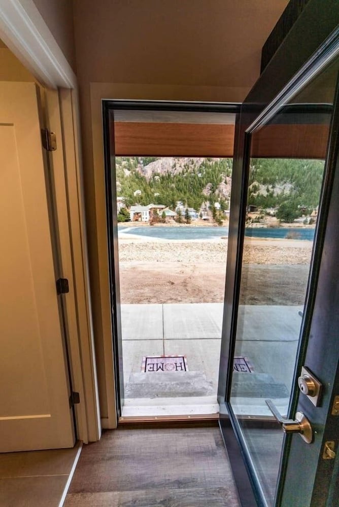 The Snowberry Sanctuary Lakefront Georgetown view 5