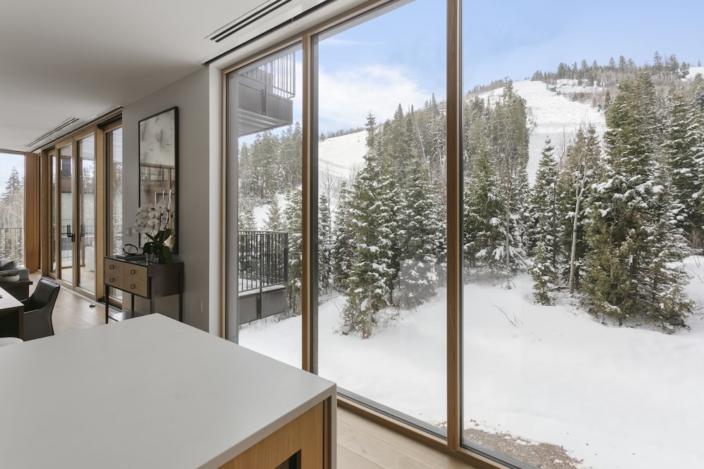 1504 Founders Place - Three Bedroom Deluxe 3 Condo