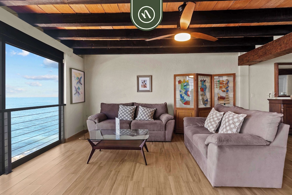 Oceanfront 2 BR Condo With Spectacular View - Pool