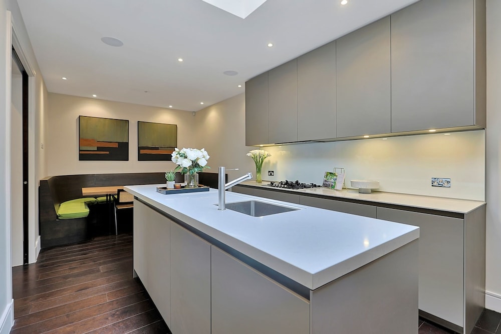 Luxe Home With Cinema Room - South Kensington