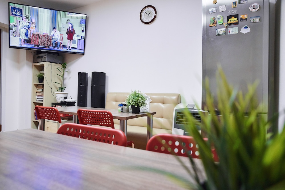 HotHos Hostel