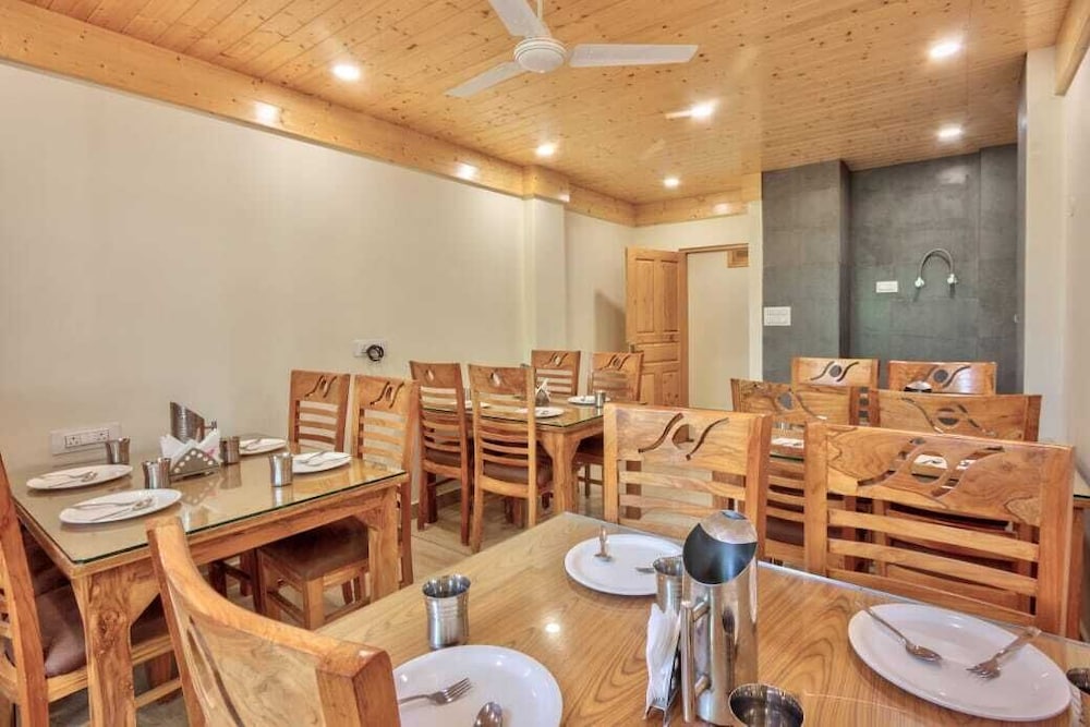 OnlyStay Surya Mall Road Manali
