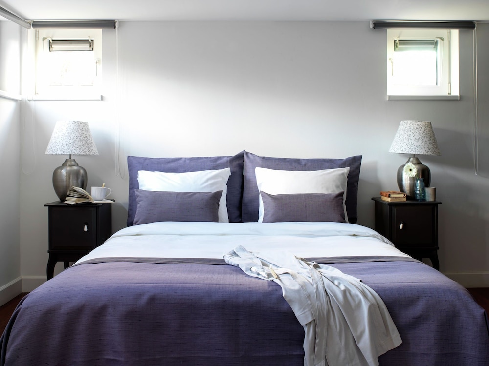 Stylish Stay on the Water