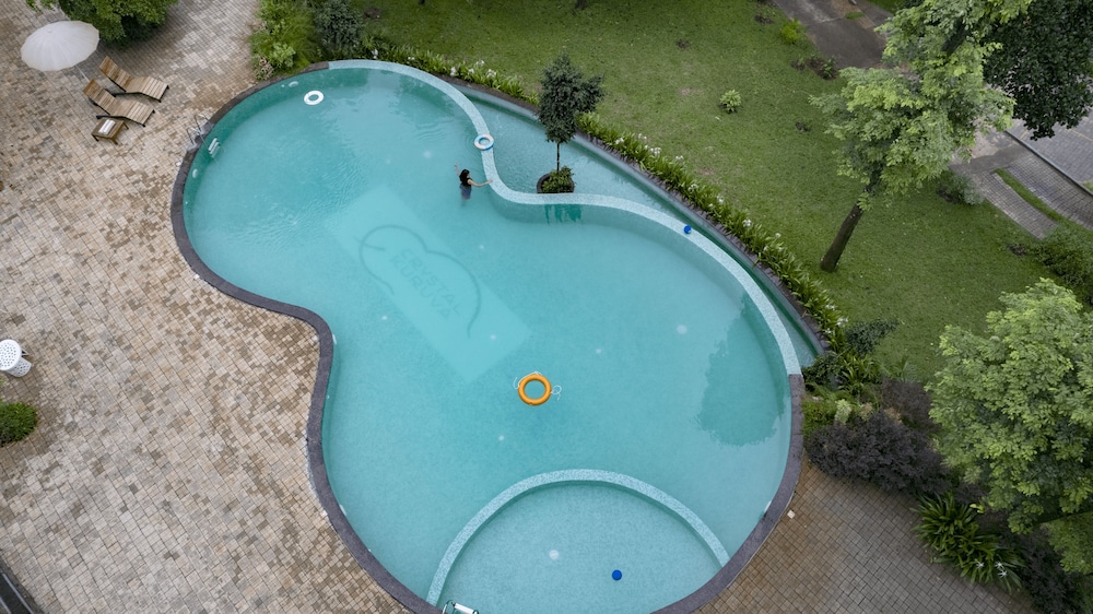 Crystal Kuruva Nature Resort & Spa