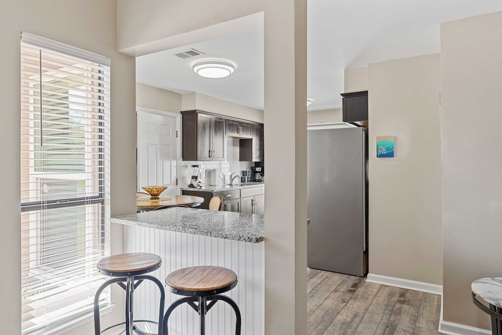 Spacious 3BR w/ Tiki Bar + Shared Pool Walk to Beach, Near 30A & Pier Park