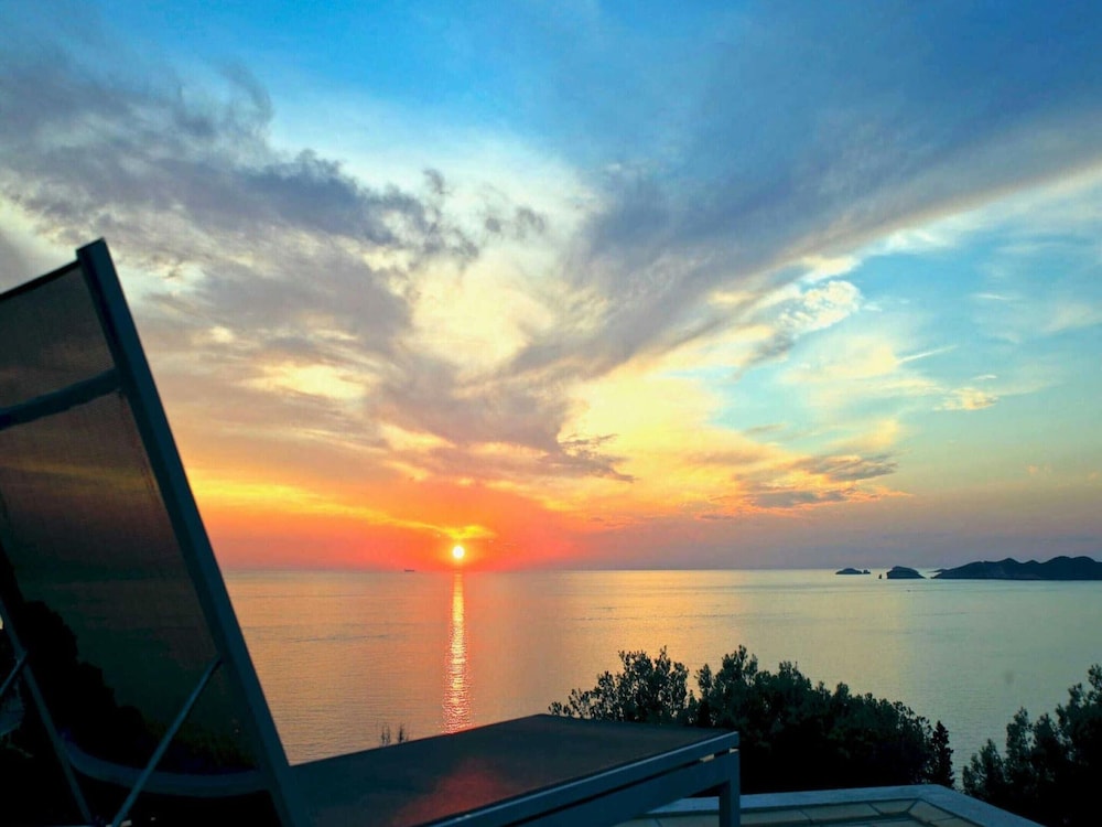 Holiday Home With Charming Patio photo 2