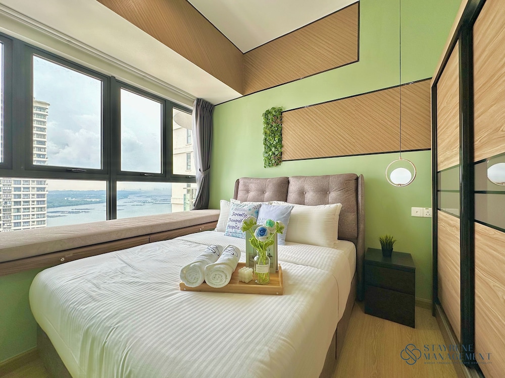 Country Garden Danga Bay Sea View Homestay by Stayrene