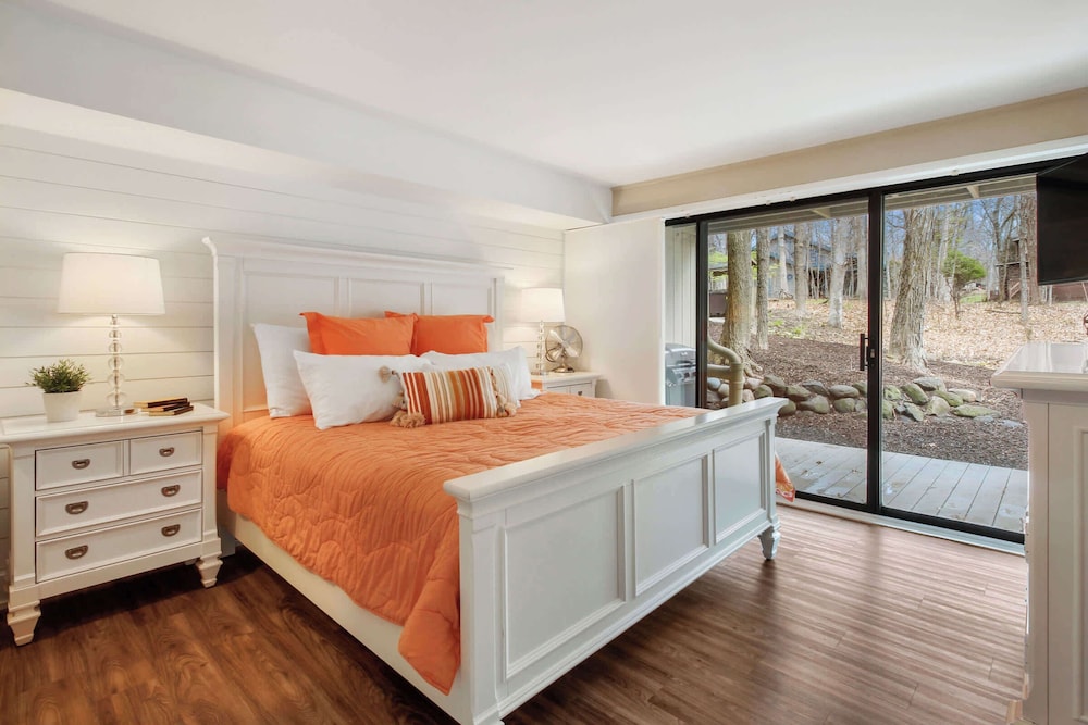 Abbey Springs - Private Community & Amenities!